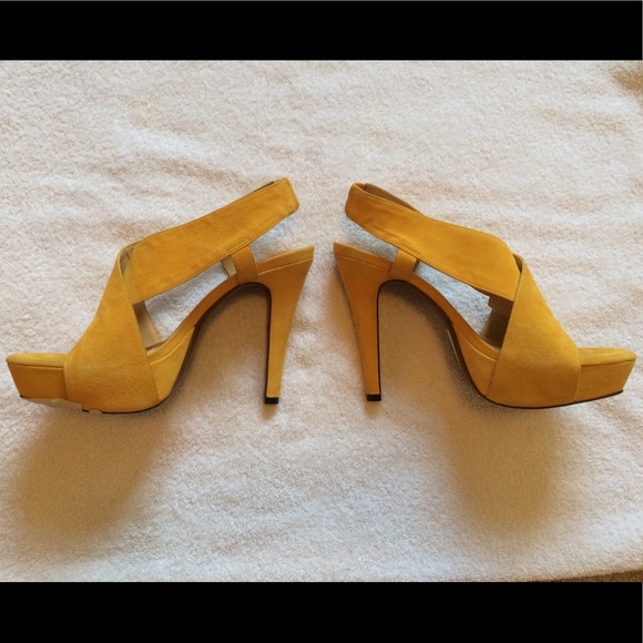 NWT Pristine DVF Yellow Suede Platform Heels  10M - Picture 3 of 8